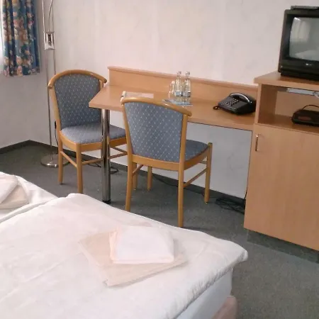 Panorama-hotel Cursdorfer Hohe Penzion 2*